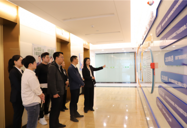 貴陽(yáng)產(chǎn)控集團(tuán)黨委委員、副總經(jīng)理唐建到貴州陽(yáng)光產(chǎn)權(quán)交易所調(diào)研座談